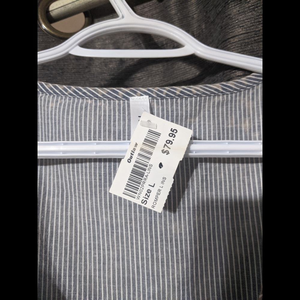 ❄️ NWT -RVCA Romper - Picture 4 of 5